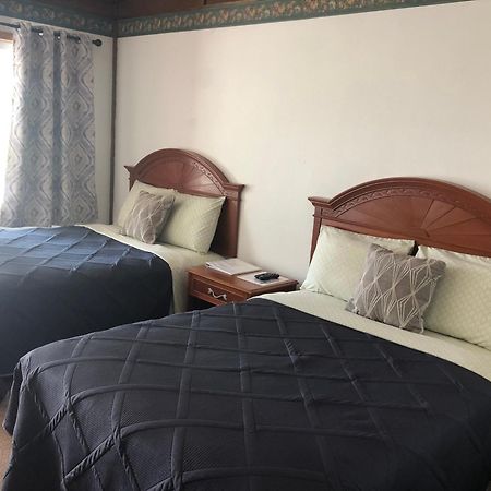 Edgeofthewoodsmotel New Lisbon Εξωτερικό φωτογραφία